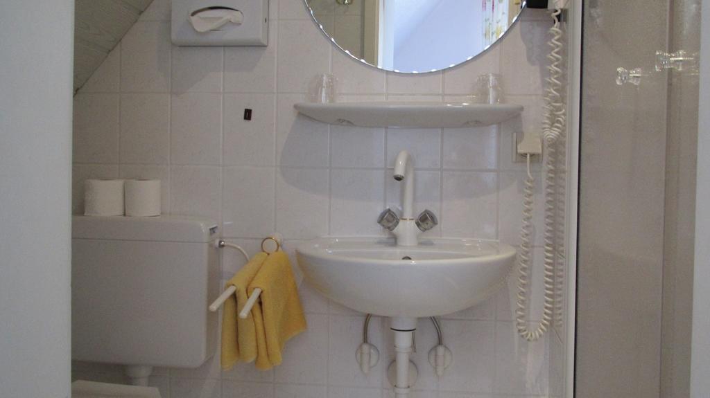Hotel Alleeschloesschen Bad Wildungen Room photo